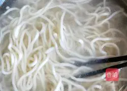 Garlic sprouts fried noodles (home-style version) recipe illustration 2
