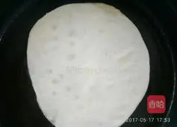 Illustration of how to make egg-filled pancakes 13
