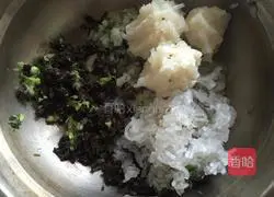 Illustration of how to make steamed buns with vegetarian stuffing 7