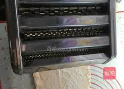 Illustration of making noodles 2