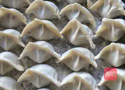 Illustration of how to make pork and corn dumplings 5