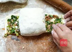 Illustration of how to make green onion meatloaf 10