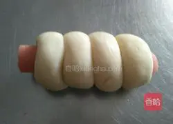 Illustration of how to make ham rolled steamed buns 6