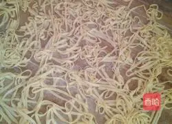 Illustration of how to make handmade noodles 6