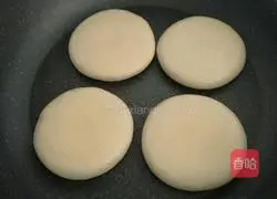 Illustration of how to make small dough cakes 9