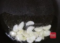 Illustration of how to make basil and cherry tomato noodles 4