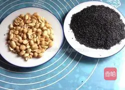 Illustration of how to make sesame rolls with dumpling skin 1