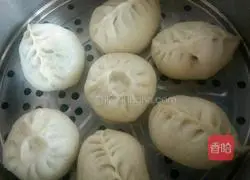 Illustration of how to make pork ribs buns 9