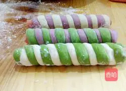 Illustration of how to make ham sausage steamed bun rolls 9