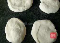 Illustration of how to make fried scallion pancakes 7