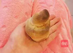 Illustration of making sugar-centered sesame cake 13