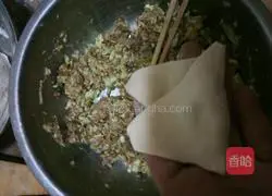 Illustration of how to make tomato wontons 5
