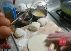 Illustration of how to make egg-filled pancakes 1