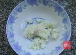 Illustration of how to make black bean dregs and multigrain cakes 1