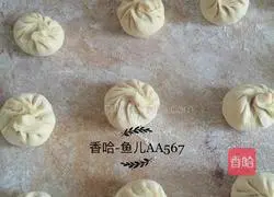 Illustration of how to make beef, carrot and fungus buns 17