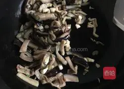 Illustration of how to make shredded eggplant noodles 5