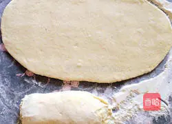 Illustration of making glutinous rice flavored sausage and bean dregs steamed bun rolls 12