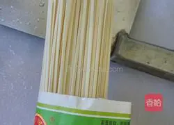 Illustration of how to make Xiangpiaopiao noodles 4