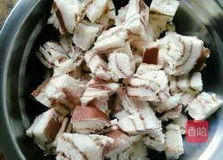 Illustration of how to make fried diced steamed buns 2