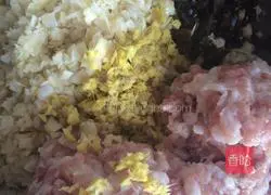 Illustration of how to make bamboo shoots, fungus and pork dumplings 4