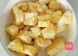 Illustration of how to make nutritious fried steamed bun slices 2