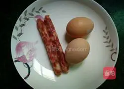 Illustration of how to make sausage and egg fried rice 1