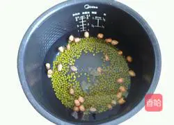 Illustration of how to make glutinous rice balls with peanut and mung bean paste 3