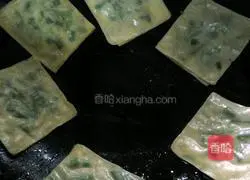 Illustration of how to make green onion pancakes 7