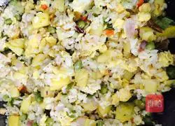 Xinjiang style pineapple and egg fried rice recipe 14