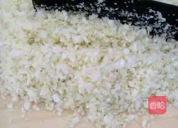 Illustration of how to make cabbage and egg vegetarian dumplings 3