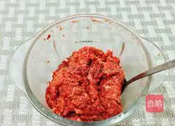 Illustration of how to make satay beef cake 6