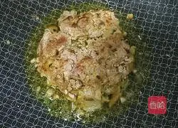 Illustration of how to make minced meat sandwich 4