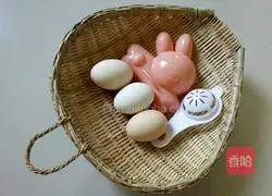 Illustration of how to make gold-wrapped silver egg fried rice 1