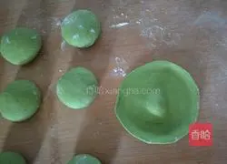 Illustration of how to make willow leaf buns 5