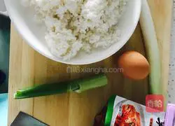 Illustration of how to make spicy cabbage fried rice 1