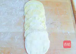 Illustration of how to make gold-rimmed rose steamed buns 5