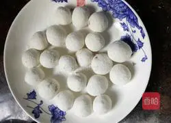 Illustration of how to make mung bean glutinous rice balls 1