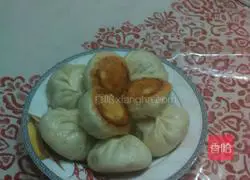 Illustration of how to make celery and pork buns 12