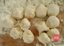 Illustration of how to make pork and cabbage buns 13