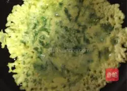 Illustration of how to make celery leaf pancakes 6