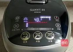 Illustration of rice cooker braised pork ribs rice 11