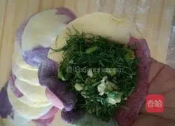Illustration of how to make colorful large steamed buns with fennel stuffing 7
