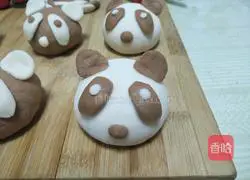 Illustration of how to make panda steamed buns 12