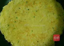 Illustration of how to make breakfast egg pancake 5