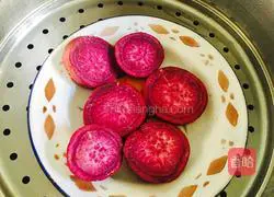 Illustration of how to make purple sweet potato and black sesame glutinous rice balls 3