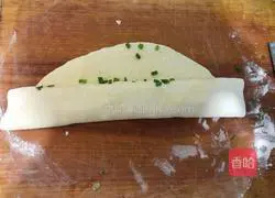 Illustration of how to make scallion rolls 6