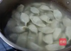 Illustration of how to make dumplings stuffed with chives and chicken 12