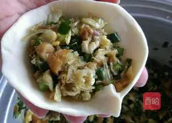 Illustration of how to make leek, egg and mushroom buns 8