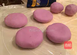  Illustration of how to make purple sweet potato, glutinous rice and shredded coconut cake 8