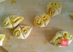Illustration of how to make colorful steamed buns (pumpkin noodles) 14